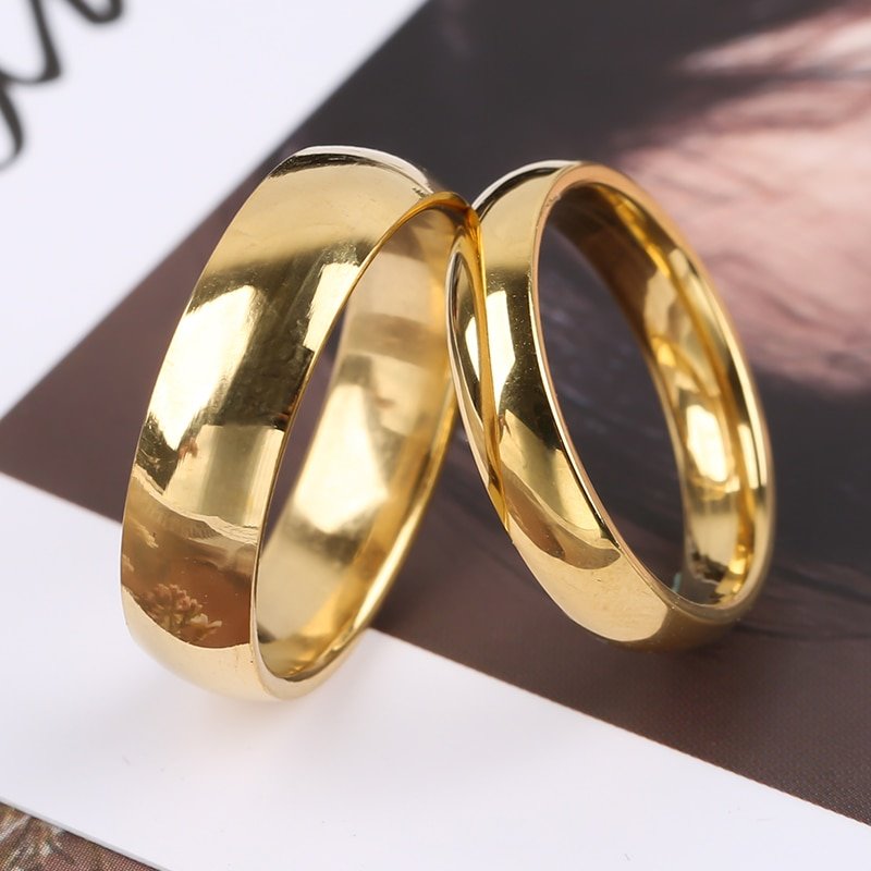 Simple Fashion Style Smooth Stainless Steel Rings Classic Gold Color Couple Rings for Women and Men Wedding Engagement Jewelry